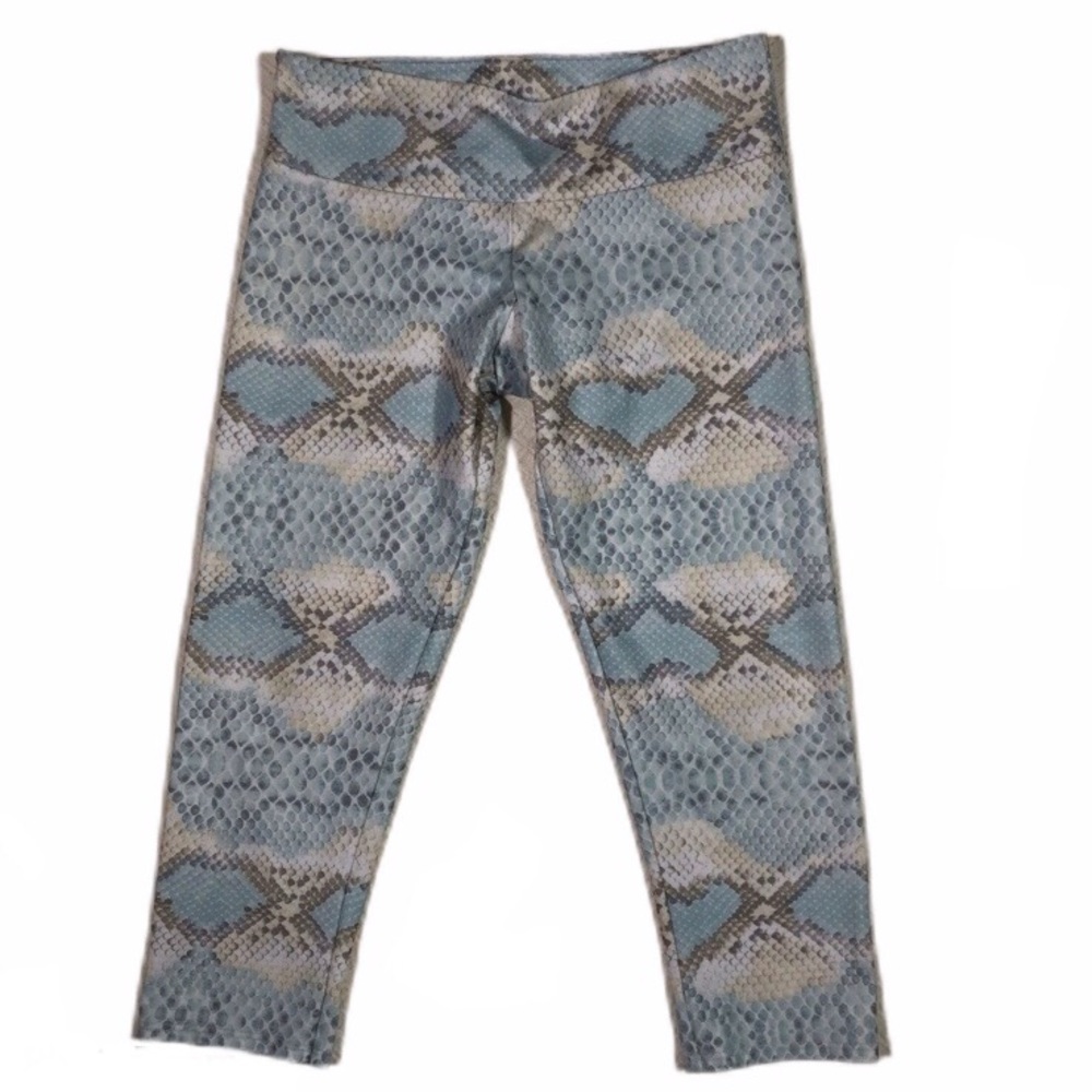 Onzie Cropped Yoga Leggings Snake Skin Hearts